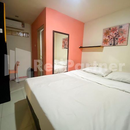 Audah Guesthouse Syariah Redpartner Jakarta Extérieur photo