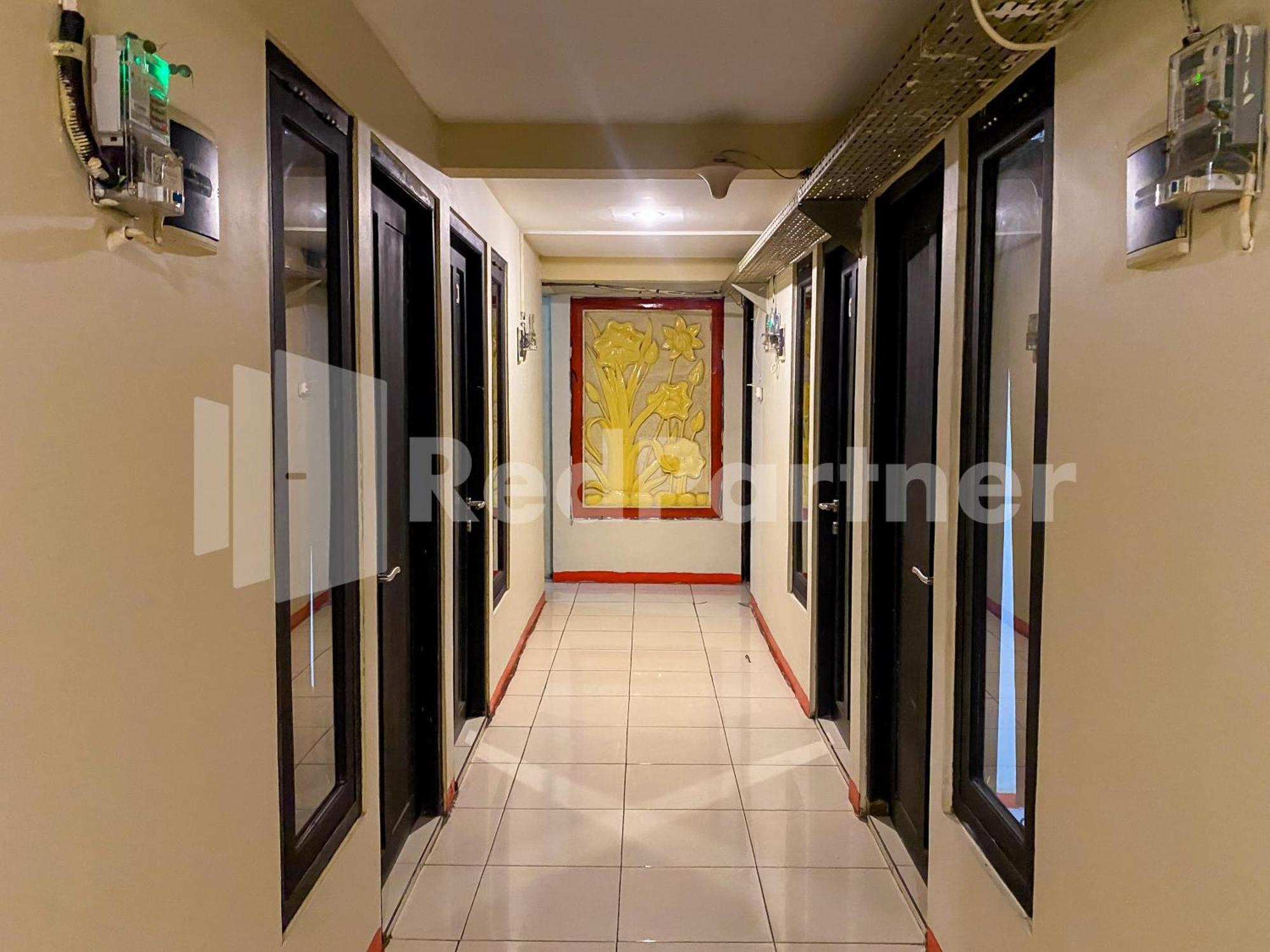 Audah Guesthouse Syariah Redpartner Jakarta Extérieur photo